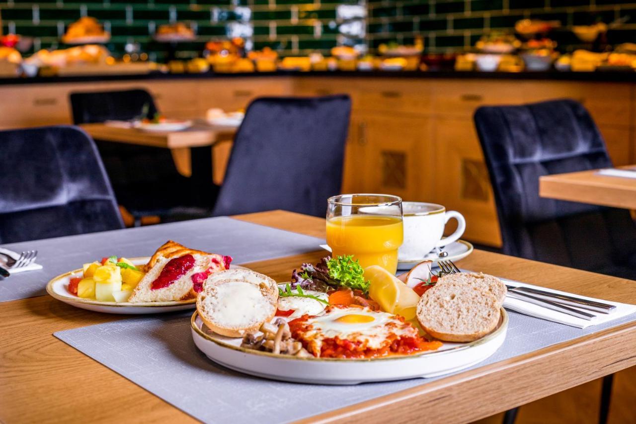 Hotel Diament Plaza Катовице Екстериор снимка