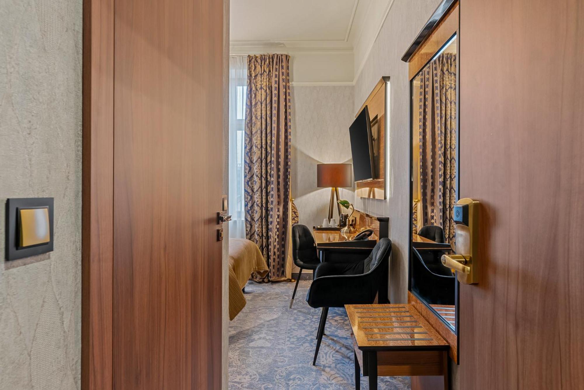 Hotel Diament Plaza Катовице Екстериор снимка